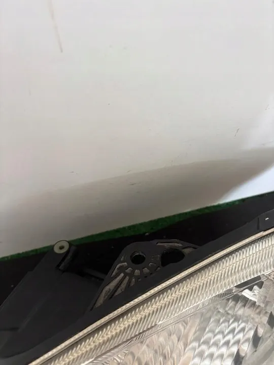 Farol Esquerdo para Skoda Fabia 2 Pré-Facelift AFL image 2