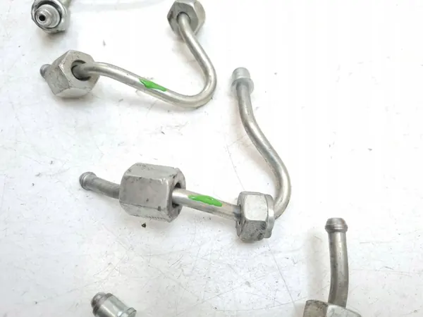 2013 BMW 3 F30 F35 F31 Polttoaineinjektorin putki image 4