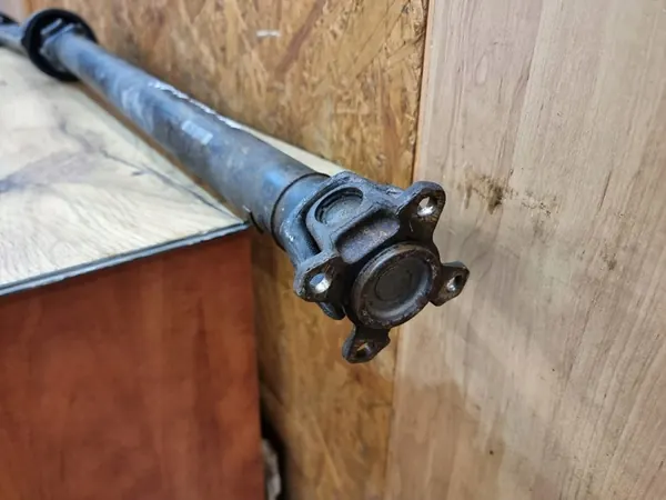 BMW E81 E87 N45 1.6 Drivaxel Manuell OEM 7537311 image 3