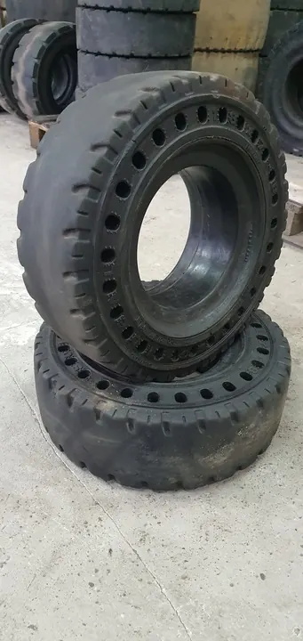 Pneu sólido 18x7-8 (180/70-8) STD Solideal image 2