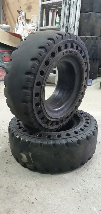 Pneu sólido 18x7-8 (180/70-8) STD Solideal image 3