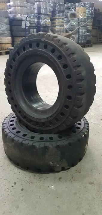Pneu sólido 18x7-8 (180/70-8) STD Solideal image 4