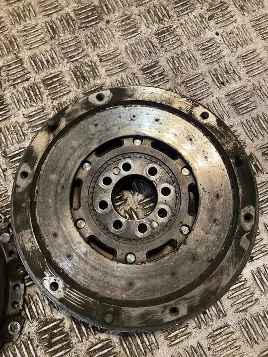 Mini OE 21 20 7 551 384 conjunto de embreagem image 2