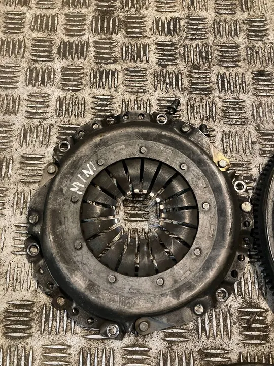 Mini OE 21 20 7 551 384 conjunto de embreagem image 3