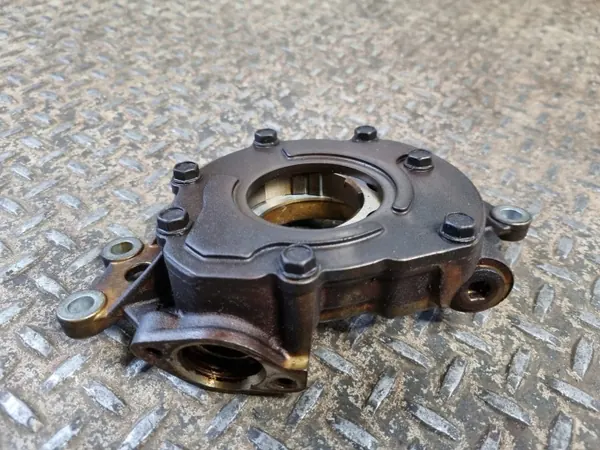 Bomba de aceite Cadillac Escalade OEM 12571896 - Usada image 2
