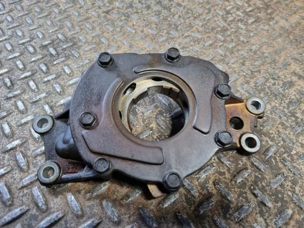 Bomba de aceite Cadillac Escalade OEM 12571896 - Usada image 3
