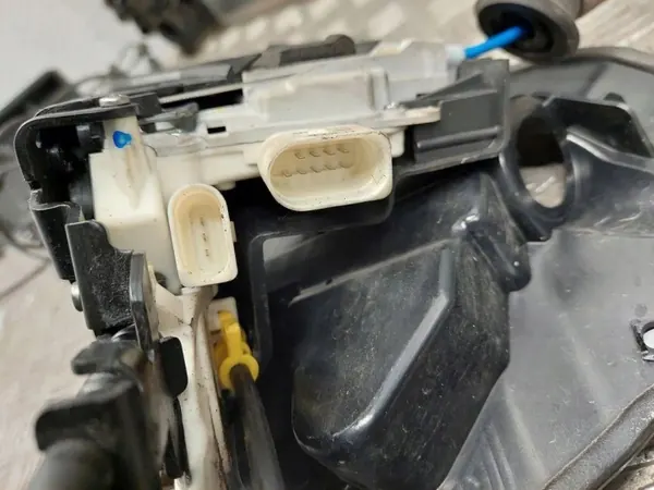 OEM 4H0839915 Vasen Etuoven Lukitus Audi A8 D2 image 8