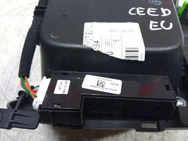 Cache Console Kia Ceed Port USB OE 93310A2000 image 3