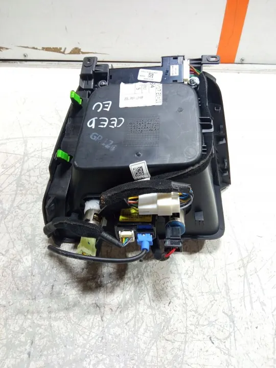Cache Console Kia Ceed Port USB OE 93310A2000 image 4