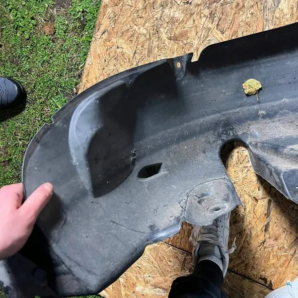 RENAULT CLIO IV Rear Right Wheel Arch OE 767487242R image 9