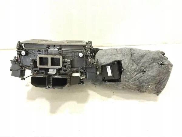 Porsche Taycan blästerhus OEM 972907521C - Begagnad image 3