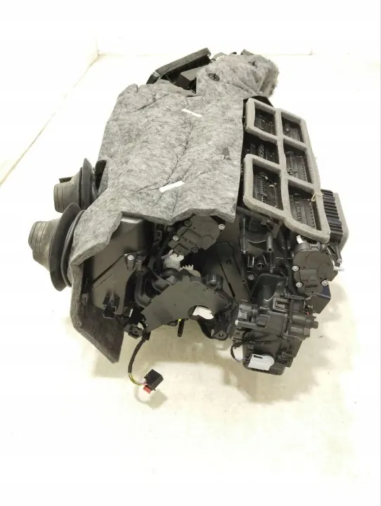 Porsche Taycan blästerhus OEM 972907521C - Begagnad image 4