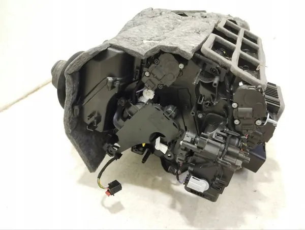 Porsche Taycan blästerhus OEM 972907521C - Begagnad image 7