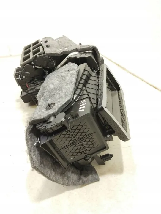 Porsche Taycan blästerhus OEM 972907521C - Begagnad image 8