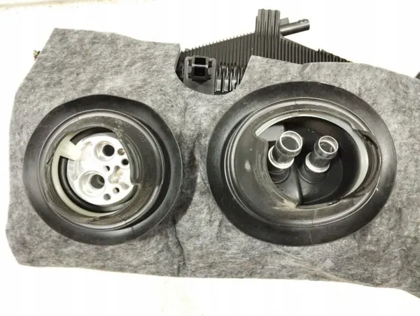 Porsche Taycan blästerhus OEM 972907521C - Begagnad image 9