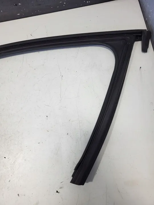 Peugeot 308 2019 Oikea ovenikkunalista OEM 9677893680 image 4