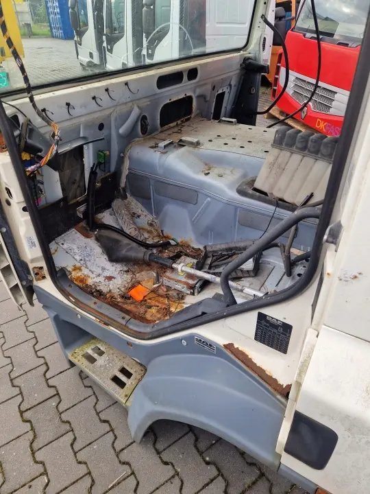 DAF CF Päiväohjaamo OEM 0683459 - Käytetty Kunnossa image 3
