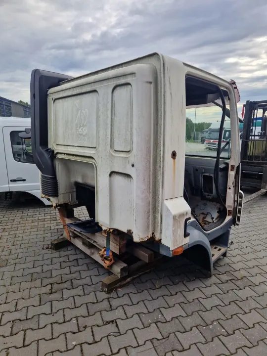 DAF CF Päiväohjaamo OEM 0683459 - Käytetty Kunnossa image 5
