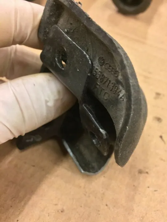 Volkswagen Golf I 1975 Fällock OEM 155871394A image 3