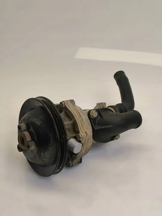 Vattenpump Volkswagen Golf III 1993 OEM 056121013E image 3