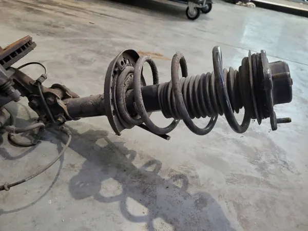 Vorderer linker Stoßdämpfer OEM 546513Z110 Hyundai i40 image 3