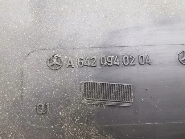 Mercedes-Benz ML W164 2005 Ilmansuodattimen Kotelo Oikea OEM image 9