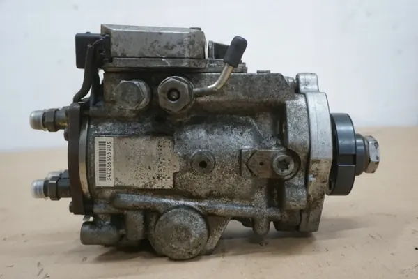 Nissan PATROL Y61 ruiskutuspumppu OEM 25262 image 9