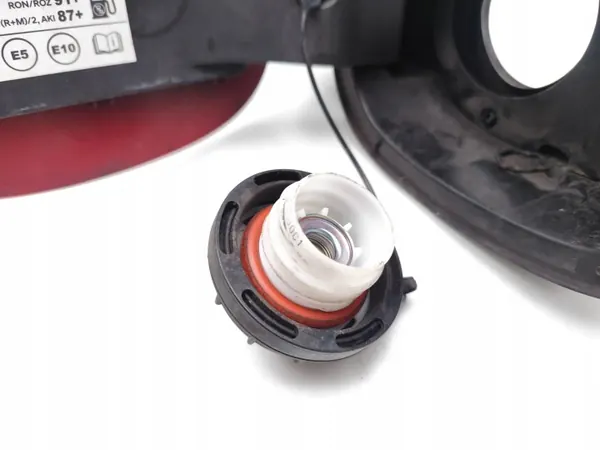 Kia Ceed Tankklappe OEM 69513-J7000 - Gebraucht image 3