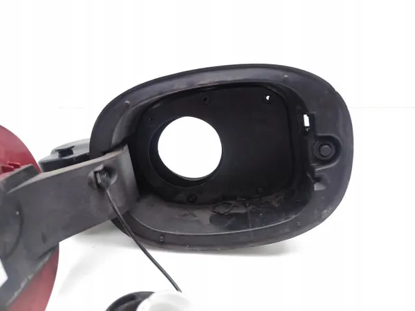 Kia Ceed Tankklappe OEM 69513-J7000 - Gebraucht image 4