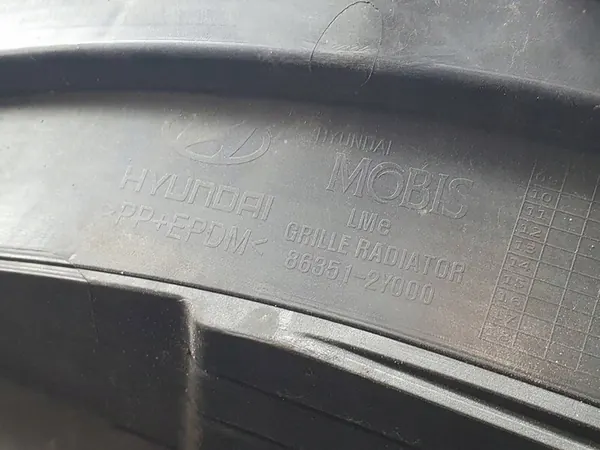 Hyundai IX35 Chrome Grill Emblem 86351-2Y000 image 9