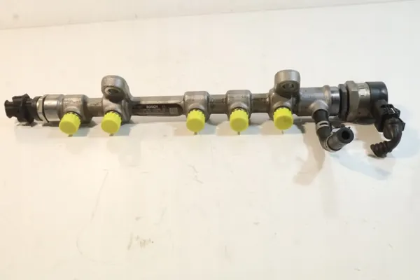2014 Toyota Yaris Fuel Rail 1.4 D4D 0445214177 image 2