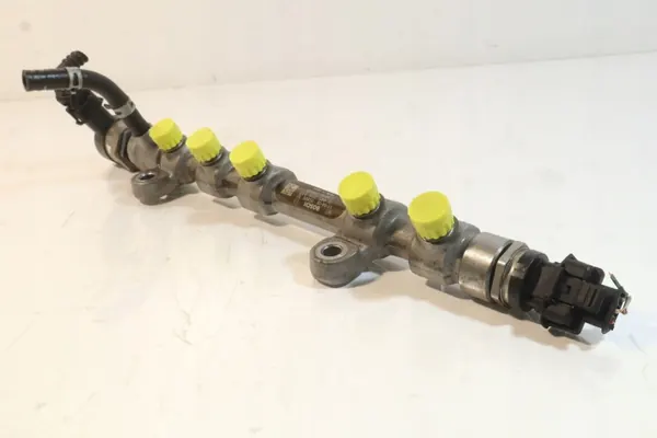 2014 Toyota Yaris Fuel Rail 1.4 D4D 0445214177 image 3