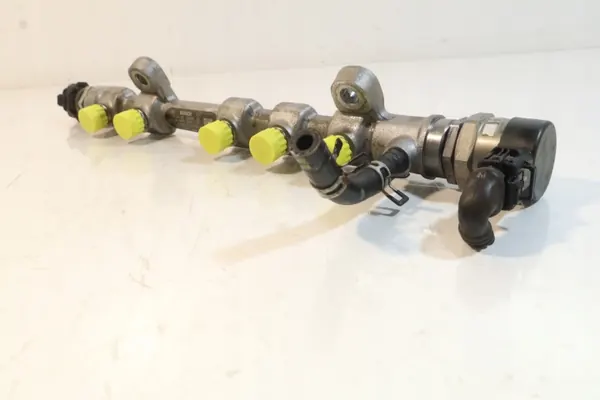 2014 Toyota Yaris Fuel Rail 1.4 D4D 0445214177 image 5