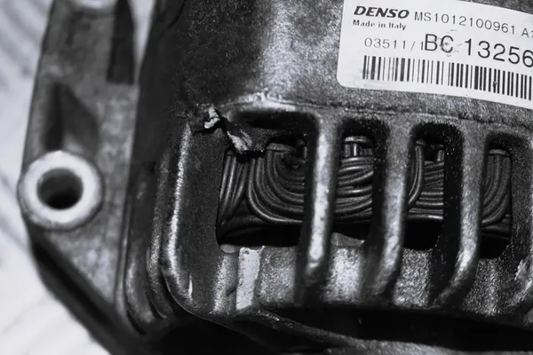 Alternador Opel Corsa D image 4