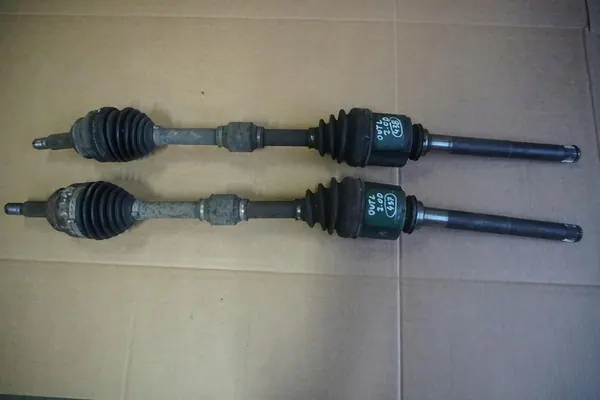 Höger CV-led Mitsubishi Outlander II 2.0DID 2007-2012 image 5