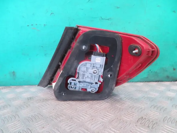 Linker Achterlicht Mercedes W204 A2048206564 image 4