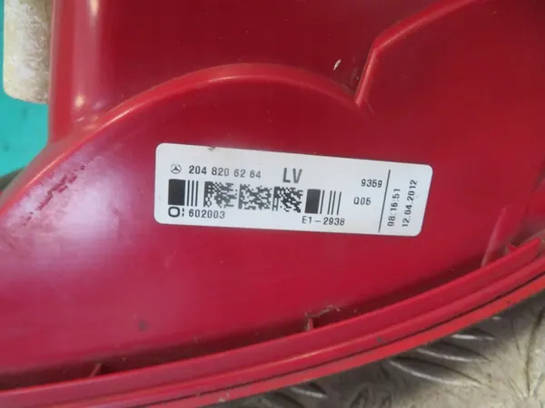 Linker Achterlicht Mercedes W204 A2048206564 image 6