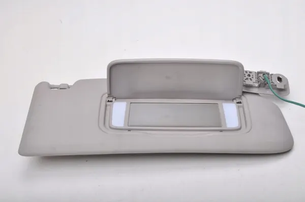 Volvo XC60 I Visera derecha OEM 241215 image 3