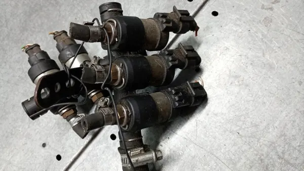 Rampe d'injection gaz OEM 67R01-6373 État utilisé image 4