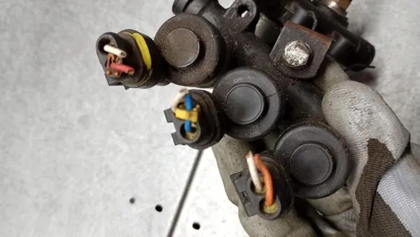Rampe d'injection gaz OEM 67R01-6373 État utilisé image 5