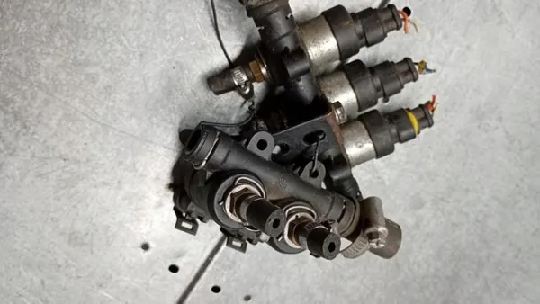Rampe d'injection gaz OEM 67R01-6373 État utilisé image 6