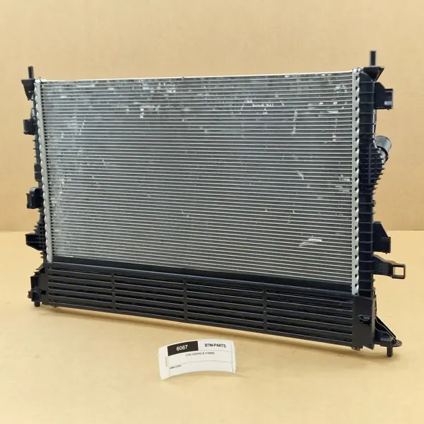 Radiateur d'eau Ford OE OEM 2210505 pour Focus IV image 8