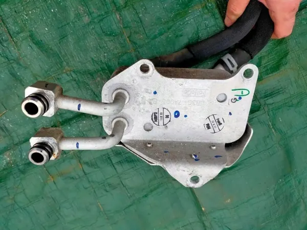 Arrefecedor de óleo Ford Ranger 3.2 TDCI OEM JB3G-7A095-BA image 4