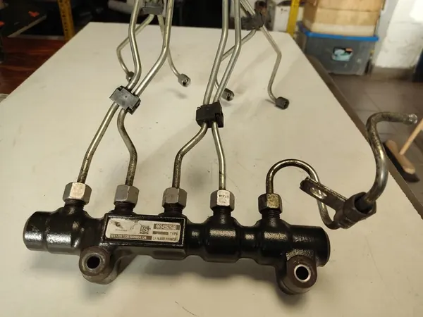 Trilho de Combustível Citroen Berlingo C3 C4 C5 1.6 HDI image 2