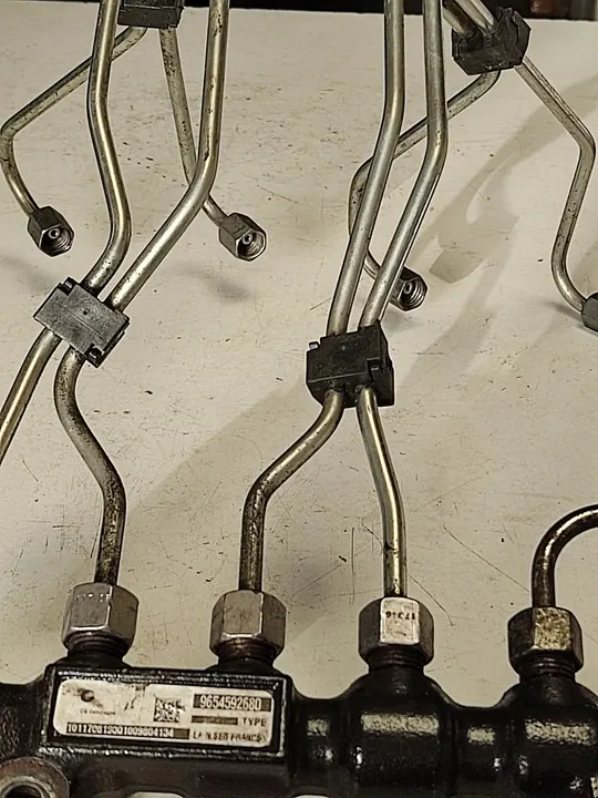 Trilho de Combustível Citroen Berlingo C3 C4 C5 1.6 HDI image 5