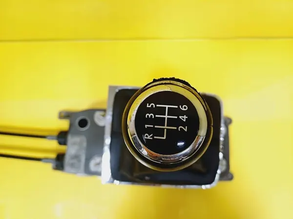 Sélecteur de vitesses manuel VW Passat B6 1.6 FSI OEM 3C0711265P image 6