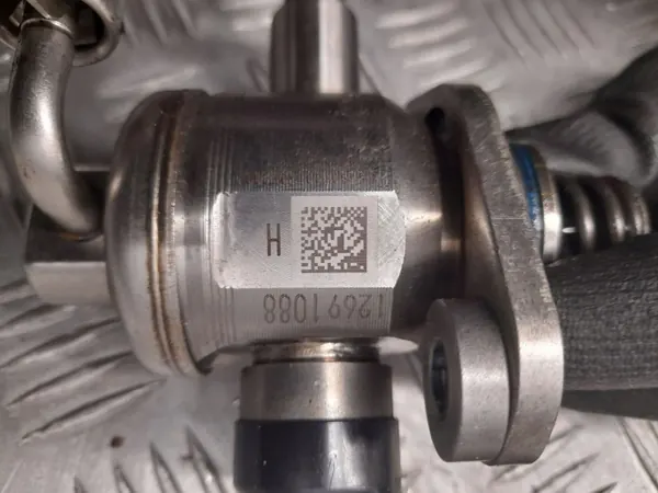 Distribuidor de combustible OEM 12659673 para Chevrolet Camaro 2017 image 3
