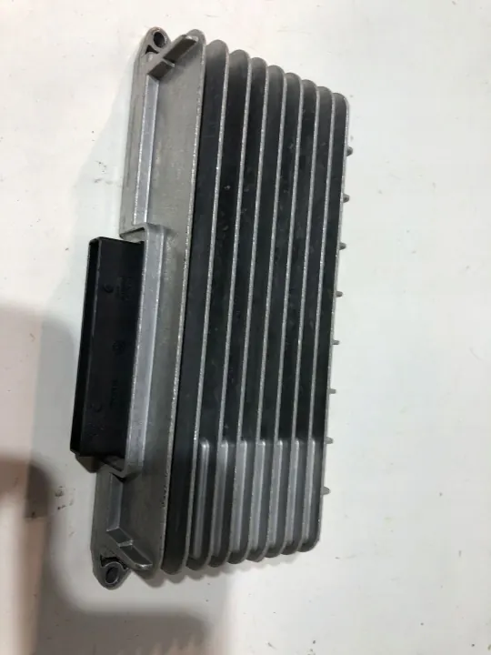 Module amplificateur Audi OE 8T0035223 d'occasion image 2