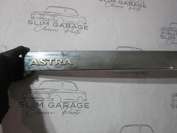Opel Astra H 2009 Bakluckafoder OEM 13223916 image 4