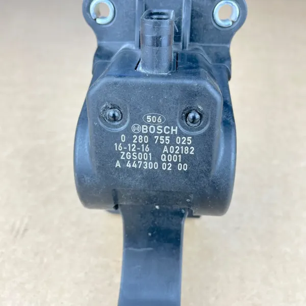 Mercedes Vito Viano W447 Gasreglage OEM a4473000200 image 4